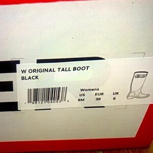 Women’s Hunter Tall Rain Boots
Black
New
never worn